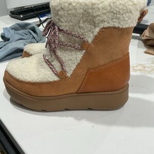 Cozy Shearling Lace-Up Boots white/brown for young girls size 1. Never been used